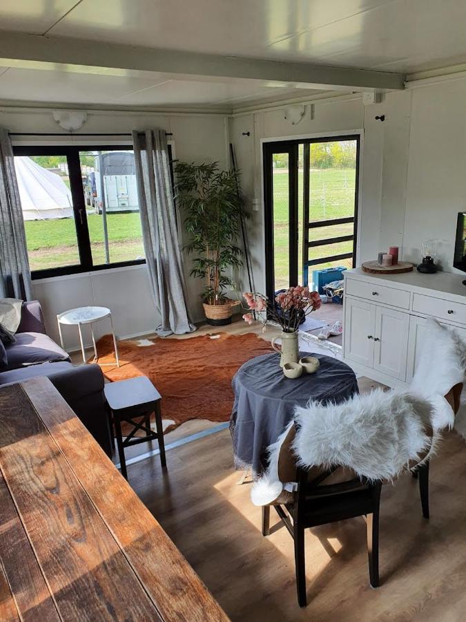 Houten Huisje Tussen Paarden Nieuwerkerken Экстерьер фото