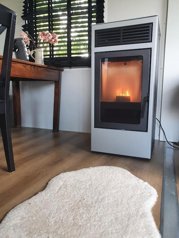 Houten Huisje Tussen Paarden Nieuwerkerken Экстерьер фото