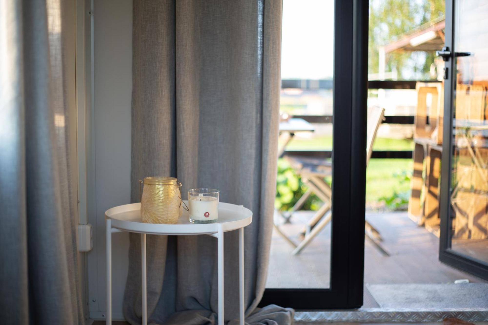 Houten Huisje Tussen Paarden Nieuwerkerken Экстерьер фото